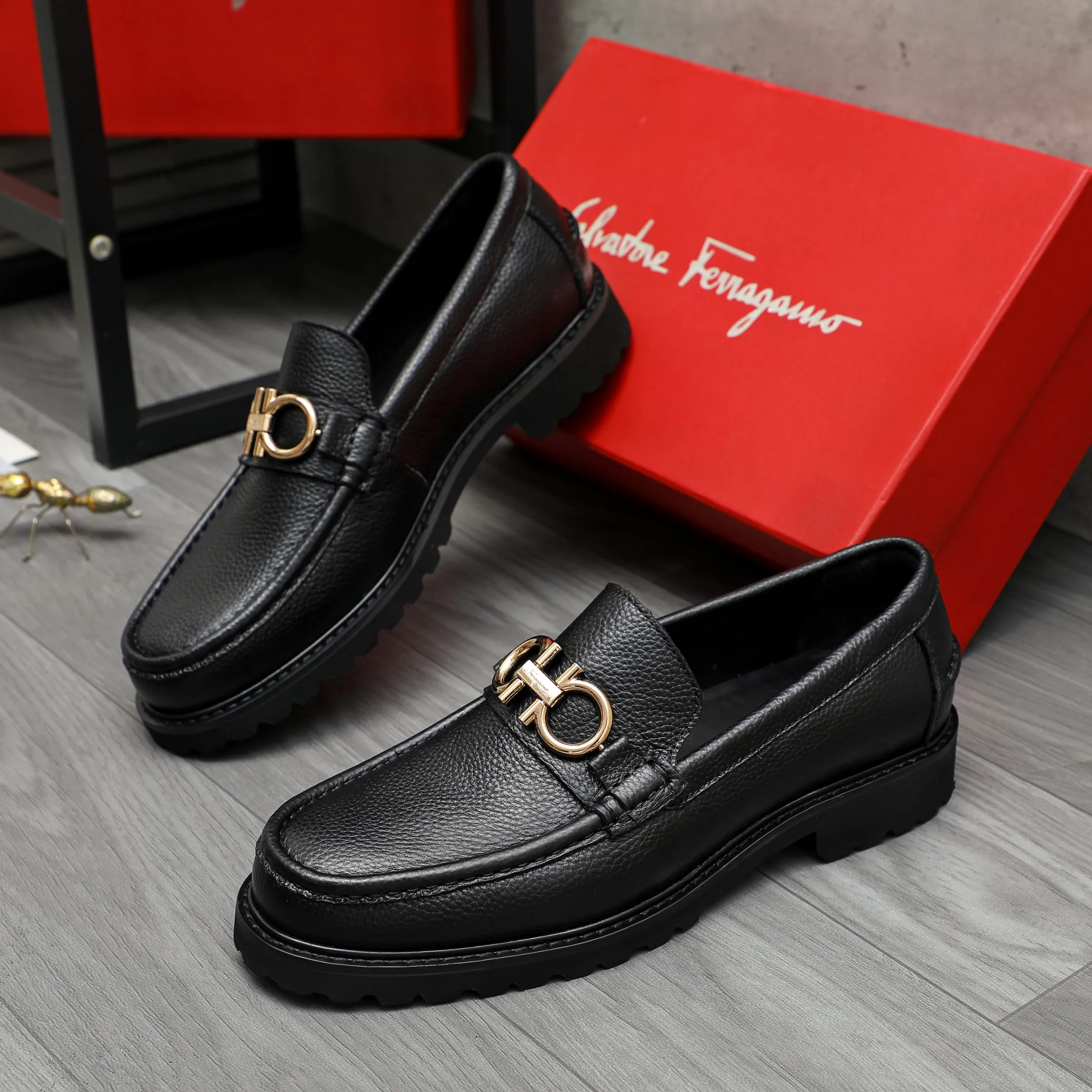 Men's shoes 💰442 Product trademark: Ferragamo "Ferragamo" business formal leather shoes Regular size: 38-46 (45.46 is custom-made and non-returnable) Product materials: Selected small pebbled cowhide upper, cowhide lining, non-slip rubber outsole